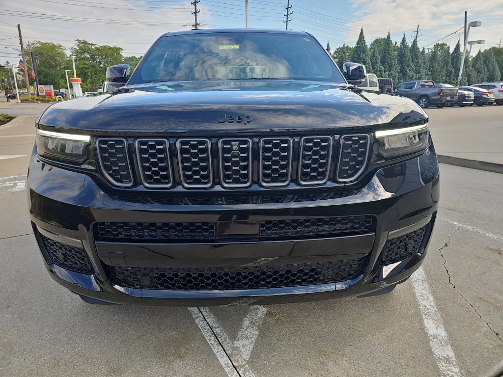 Certified 2024 Jeep Grand Cherokee L Summit AWD/4WD image 9