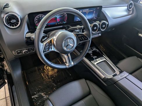 Used 2025 Mercedes-Benz GLA 250 image 10