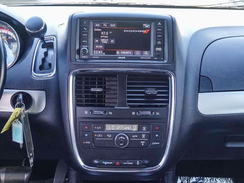 Used 2014 Dodge Grand Caravan R/T image 12