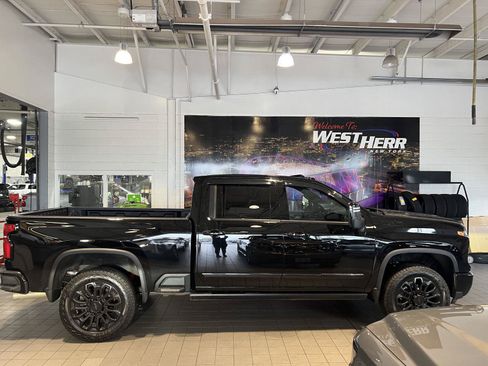Used 2026 Chevrolet Silverado 2500 High Country w/ Midnight Edition AWD/4WD image 8