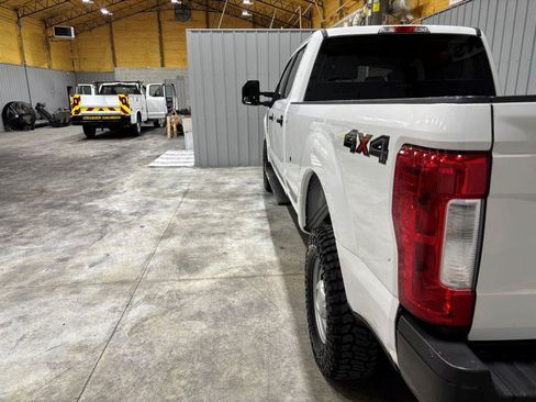 Used 2019 Ford F250 XL w/ Power Equipment Group AWD/4WD image 9
