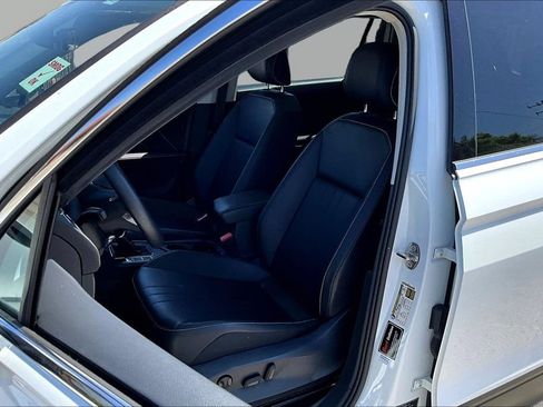 Used 2022 Volkswagen Tiguan SE w/ Panoramic Sunroof Package FWD image 22