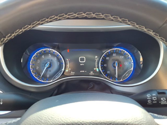 Used 2024 Chrysler Pacifica Touring-L FWD image 18