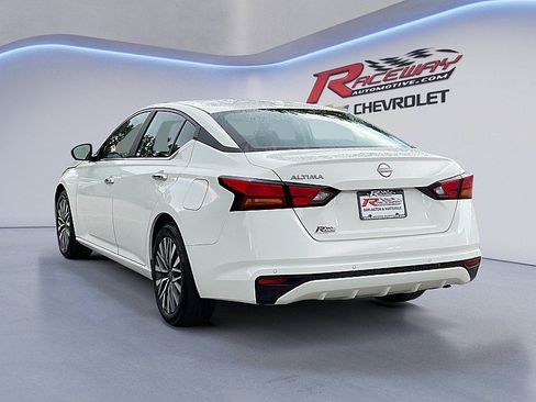 Used 2025 Nissan Altima 2.5 SV FWD image 3