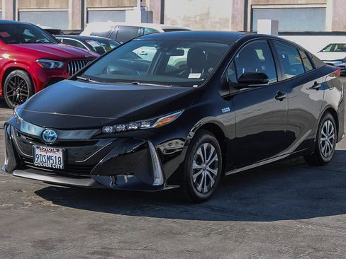 Certified 2022 Toyota Prius Prime LE image 3
