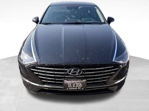 Used 2022 Hyundai Sonata Limited w/ Winter Weather Package FWD image 2