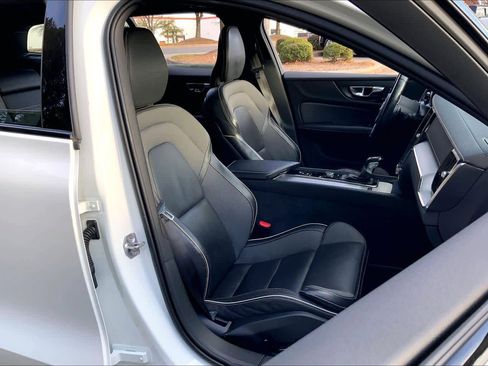 Used 2020 Volvo V60 T6 R-Design w/ Protection Package Premier image 8