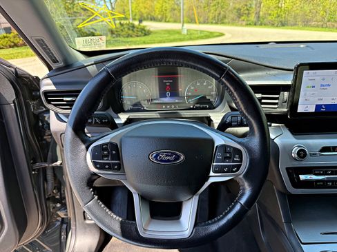 Used 2022 Ford Explorer XLT AWD/4WD image 14