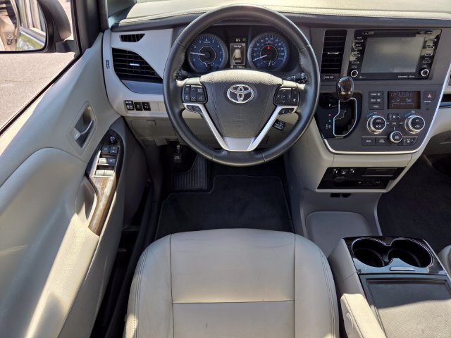 Used 2020 Toyota Sienna XLE Premium FWD image 13