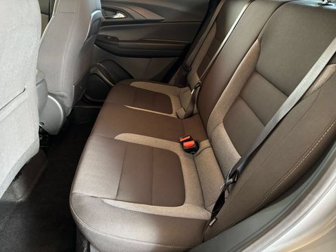 Used 2025 Chevrolet TrailBlazer LT FWD image 24