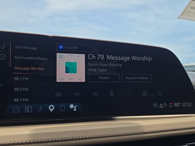 Used 2025 Cadillac XT4 Premium Luxury FWD image 30
