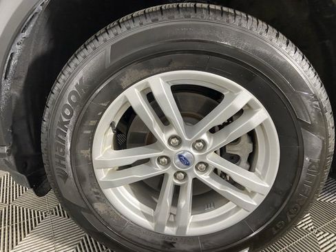 Used 2023 Ford Explorer XLT w/ Equipment Group 202A image 28