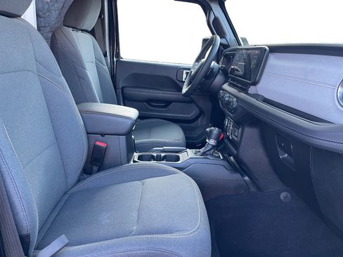 Used 2025 Jeep Wrangler Sahara image 15