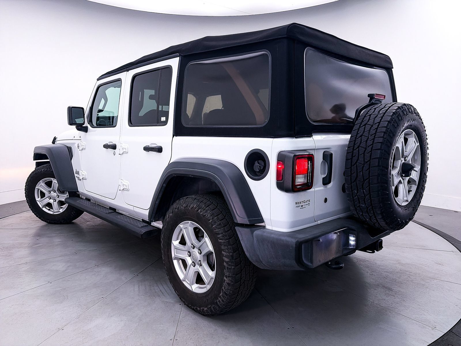 Used 2018 Jeep Wrangler Unlimited Sport S AWD/4WD image 2