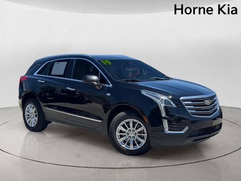 Used 2019 Cadillac XT5 FWD image 2
