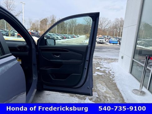 Used 2025 Honda Pilot Sport image 14