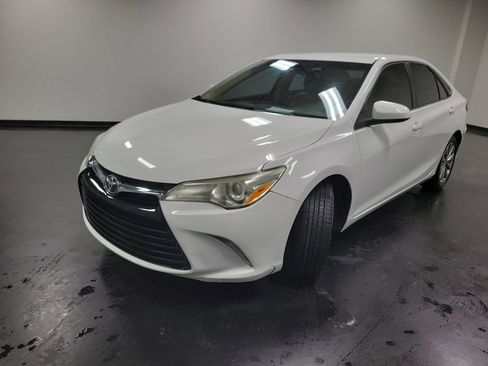 Used 2017 Toyota Camry XLE FWD image 4
