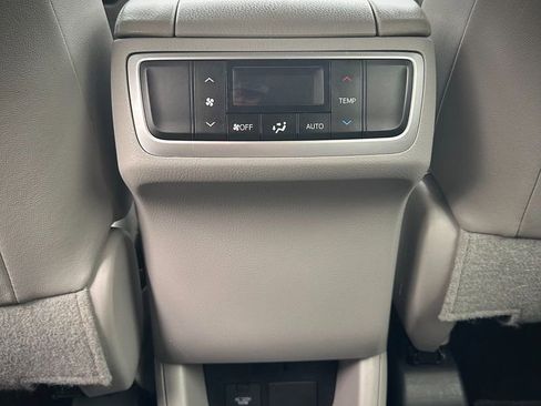 Used 2016 Toyota Highlander XLE image 8