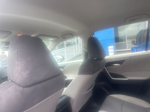 Used 2021 Toyota RAV4 XLE image 17
