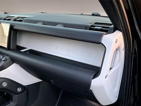 Used 2025 Land Rover Defender 110 S image 24