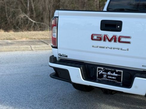 Used 2022 GMC Canyon Denali image 20