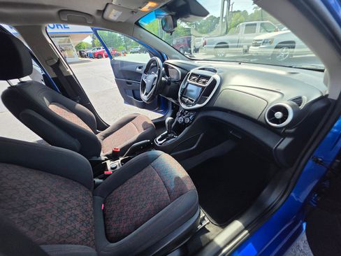 Used 2017 Chevrolet Sonic LT w/ Convenience Package FWD image 10