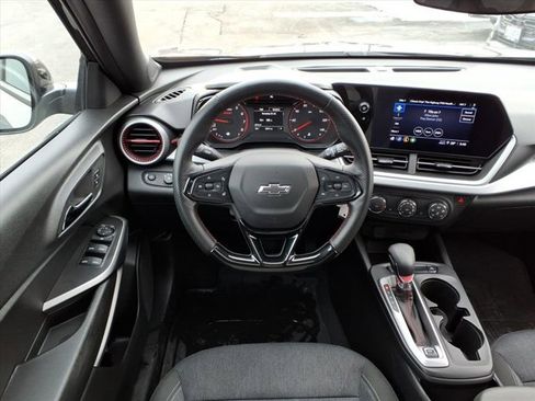 Used 2024 Chevrolet Trax RS w/ Sunroof Package image 7