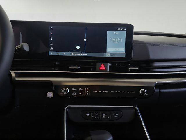 Certified 2026 Kia Carnival SX w/ SX Dark Edition Package FWD image 18