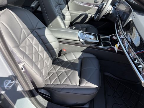 Used 2025 BMW 740i xDrive 740i xDrive image 22