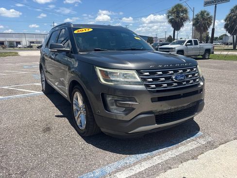 Used 2017 Ford Explorer Limited w/ Equipment Group 301A FWD image 1