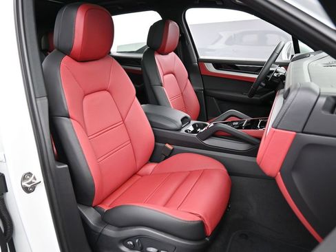 New 2026 Porsche Cayenne Base image 30