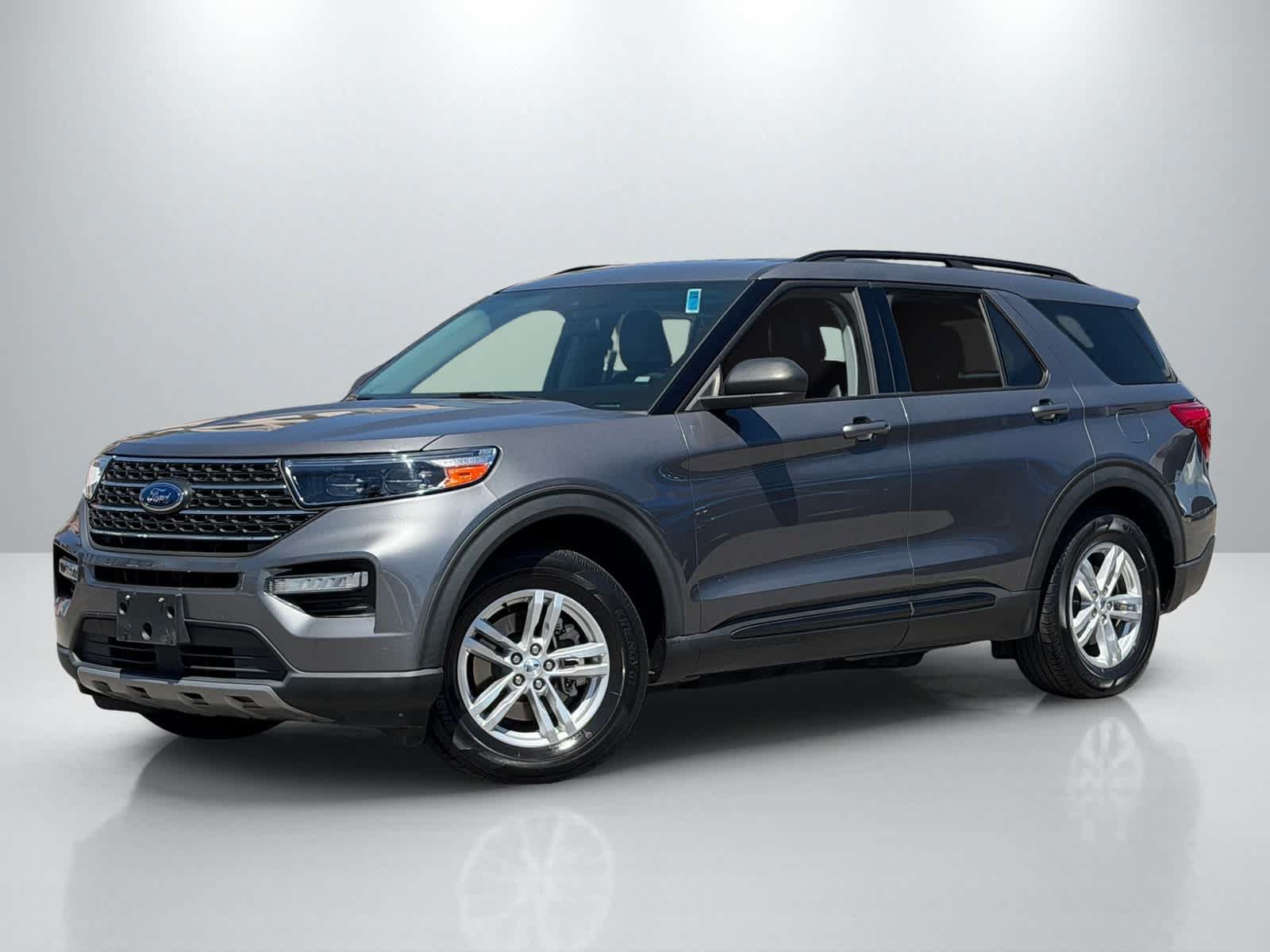 Used 2022 Ford Explorer XLT w/ Equipment Group 202A RWD image 1