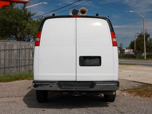 Used 2017 Chevrolet Express 2500 Extended RWD image 4