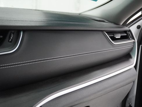 Used 2022 Jeep Grand Cherokee L Limited w/ Black Appearance Package image 30