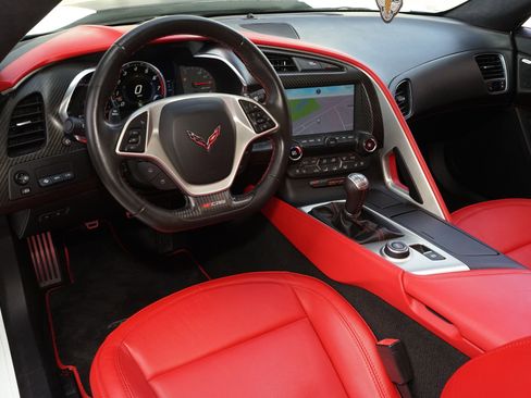 Used 2015 Chevrolet Corvette Z06 w/ 3LZ Preferred Equipment Group image 13