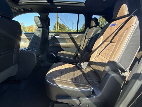 New 2026 GMC Acadia Denali Ultimate w/ LPO, Floor Liner Package AWD/4WD image 25