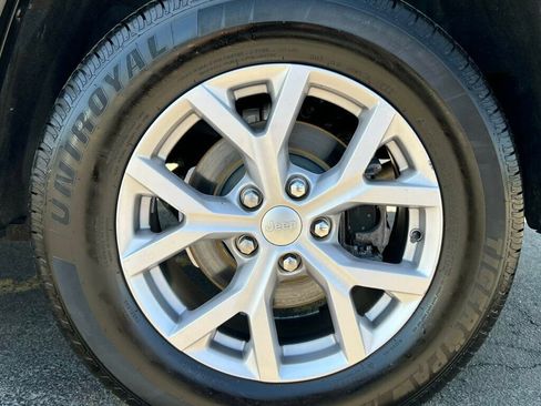 Used 2022 Jeep Grand Cherokee Limited image 36