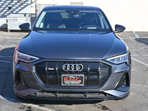 Used 2021 Audi e-tron Prestige w/ Prestige Package image 2