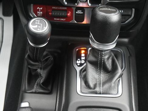 Used 2024 Jeep Gladiator Mojave w/ Convenience Group AWD/4WD image 22