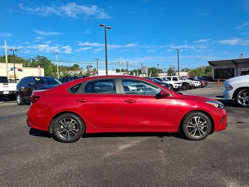Used 2022 Kia Forte LXS image 7