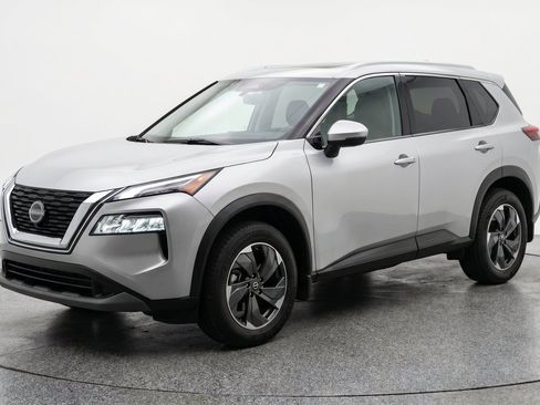 Used 2025 Nissan Rogue SV AWD/4WD image 3