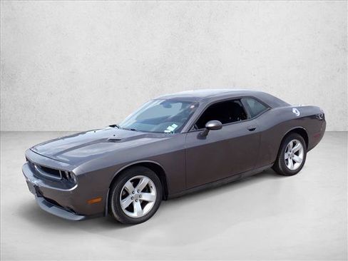 Used 2013 Dodge Challenger SXT RWD image 6