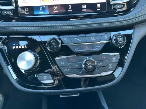 New 2026 Chrysler Pacifica Select AWD/4WD image 33