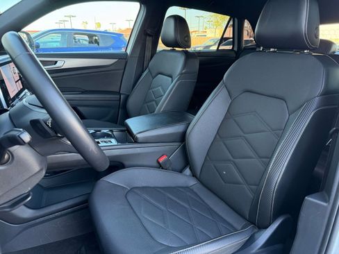 Used 2025 Volkswagen Atlas Cross Sport SE image 38