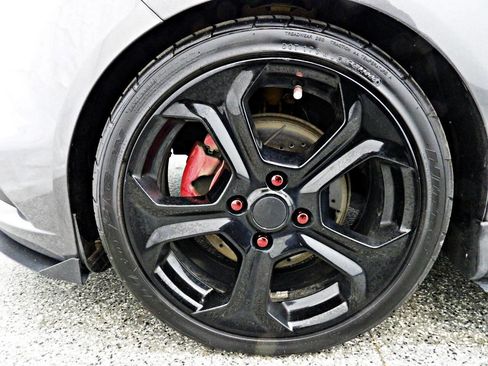 Used 2017 Ford Fiesta ST image 18