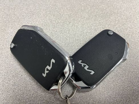 Used 2025 Kia Sportage LX FWD image 21