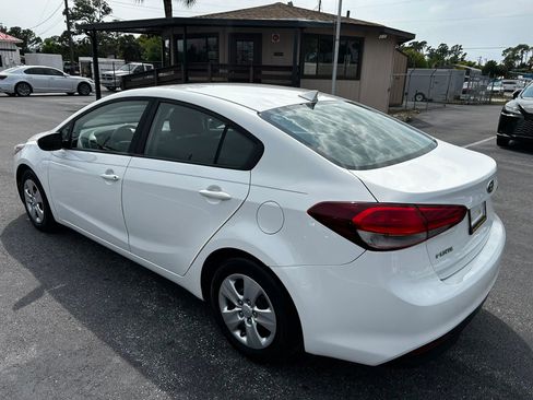 Used 2018 Kia Forte LX image 17