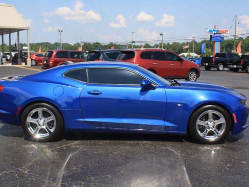 Used 2021 Chevrolet Camaro LT image 3