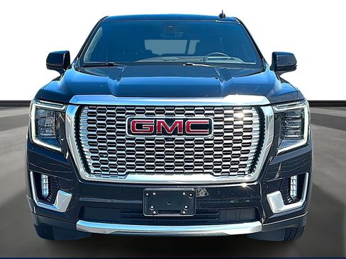 Used 2021 GMC Yukon Denali w/ Denali Premium Package image 11
