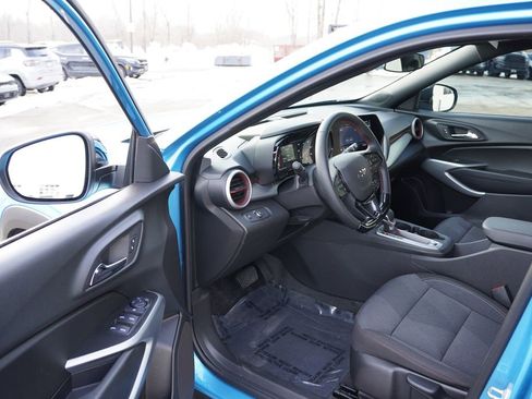 Certified 2025 Chevrolet Trax RS w/ Sunroof Package image 15